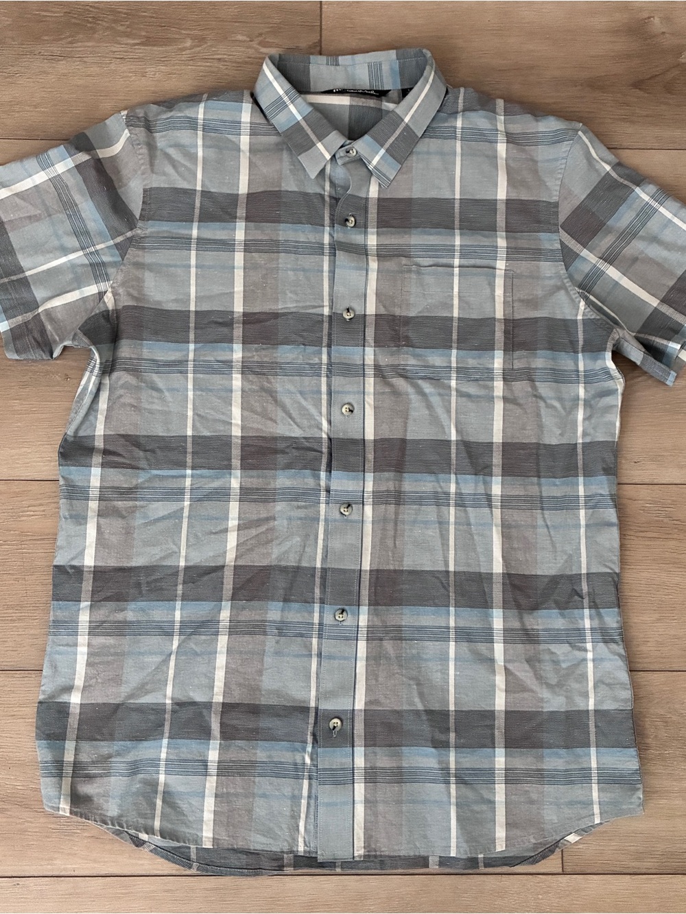 Men's Travis Matthews Large Blue Grey Short Sleeve Plaid Button Down Shirt